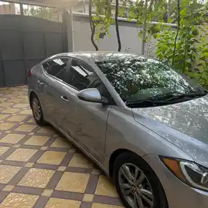 Hyundai Elantra, 2017