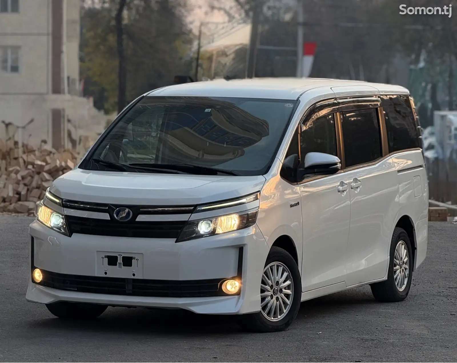 Toyota Voxy, 2014-1