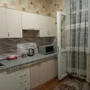 2-комн. квартира, 4 этаж, 60м², 19мкр