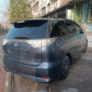 Toyota Estima, 2015