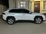 Toyota RAV 4, 2021-4