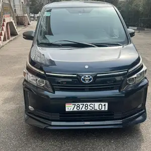 Toyota Voxy, 2015