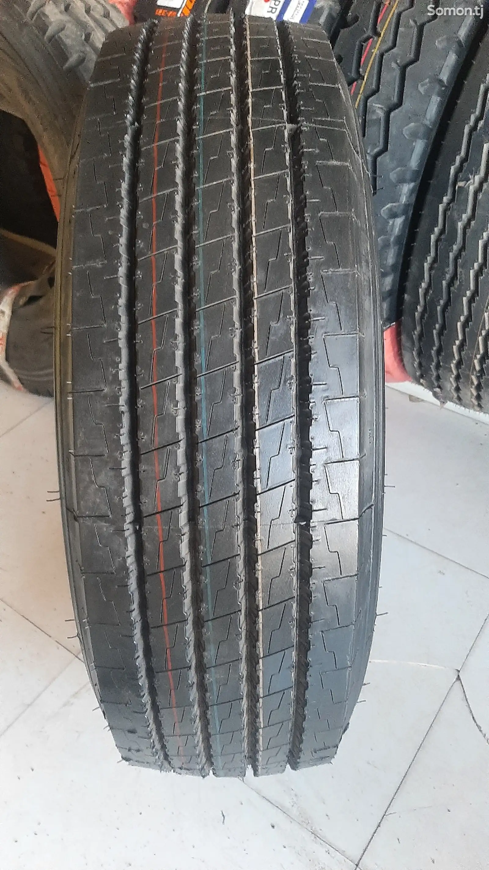 Покрышка 315/70 R22.5 передние-1