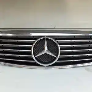 Решетка радиатора от Mercedes-Benz W211
