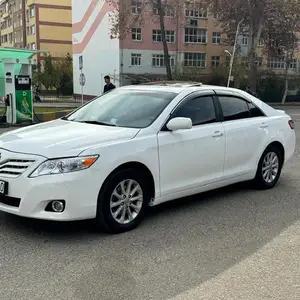 Toyota Camry, 2011