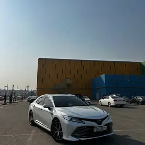 Toyota Camry, 2018