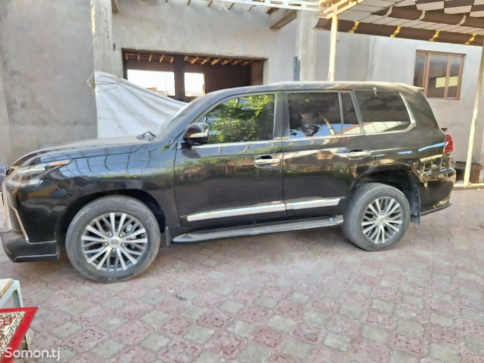 Lexus LX series, 2011-2