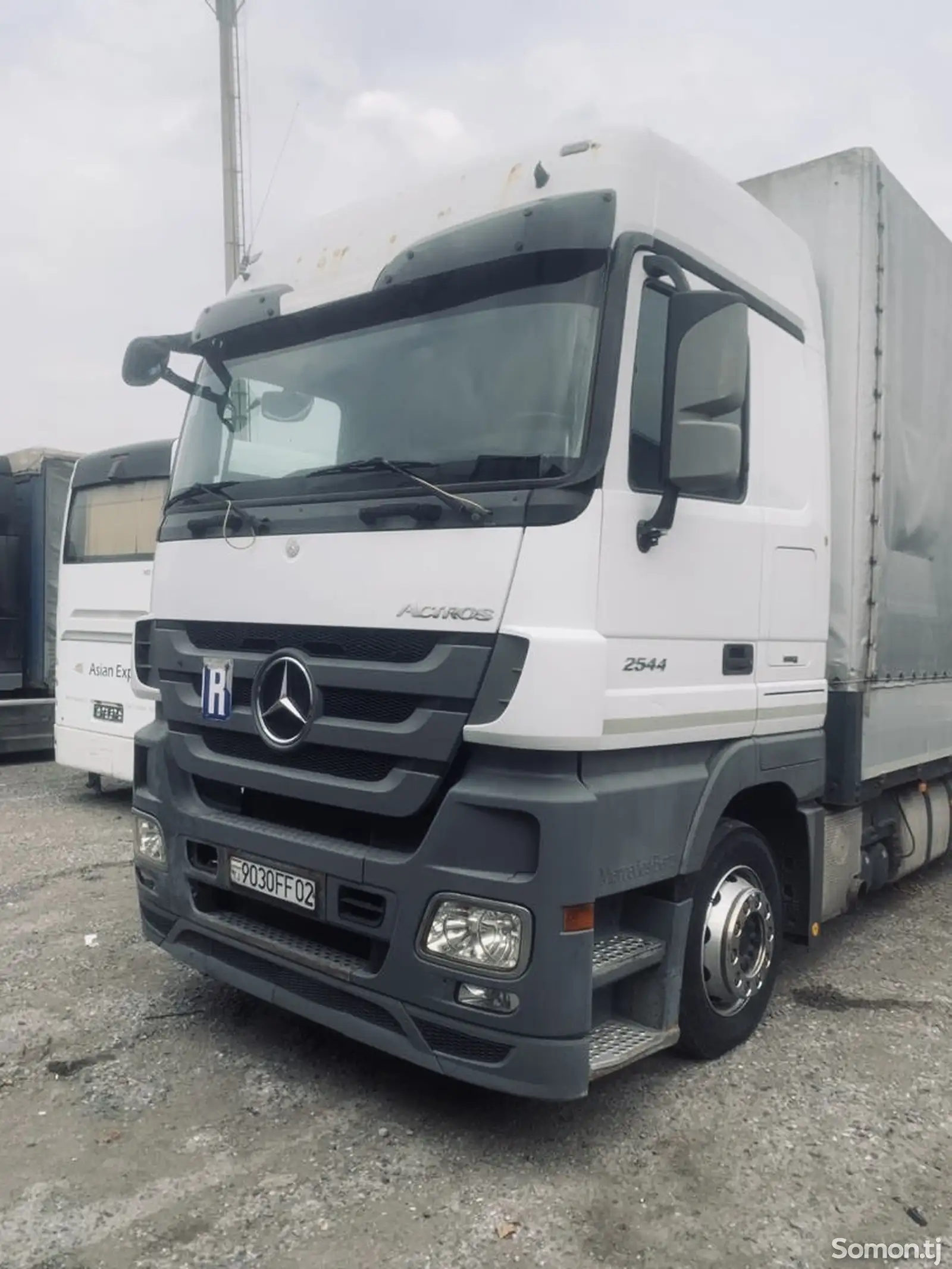 Бортовой грузовик Mercedes Benz Actros, 2011-1