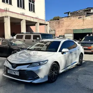 Toyota Camry, 2017