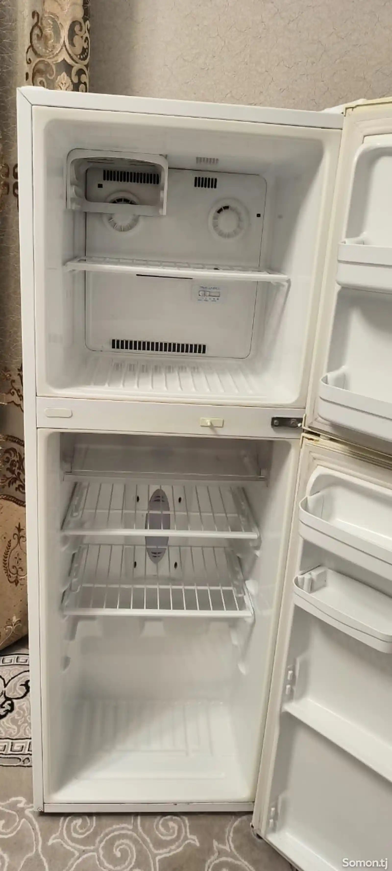 Рабочий холодильник марки LG-6