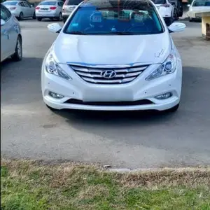 Hyundai Sonata, 2011