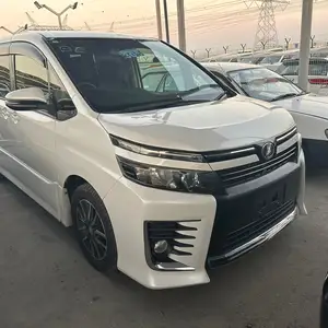 Toyota Voxy, 2014