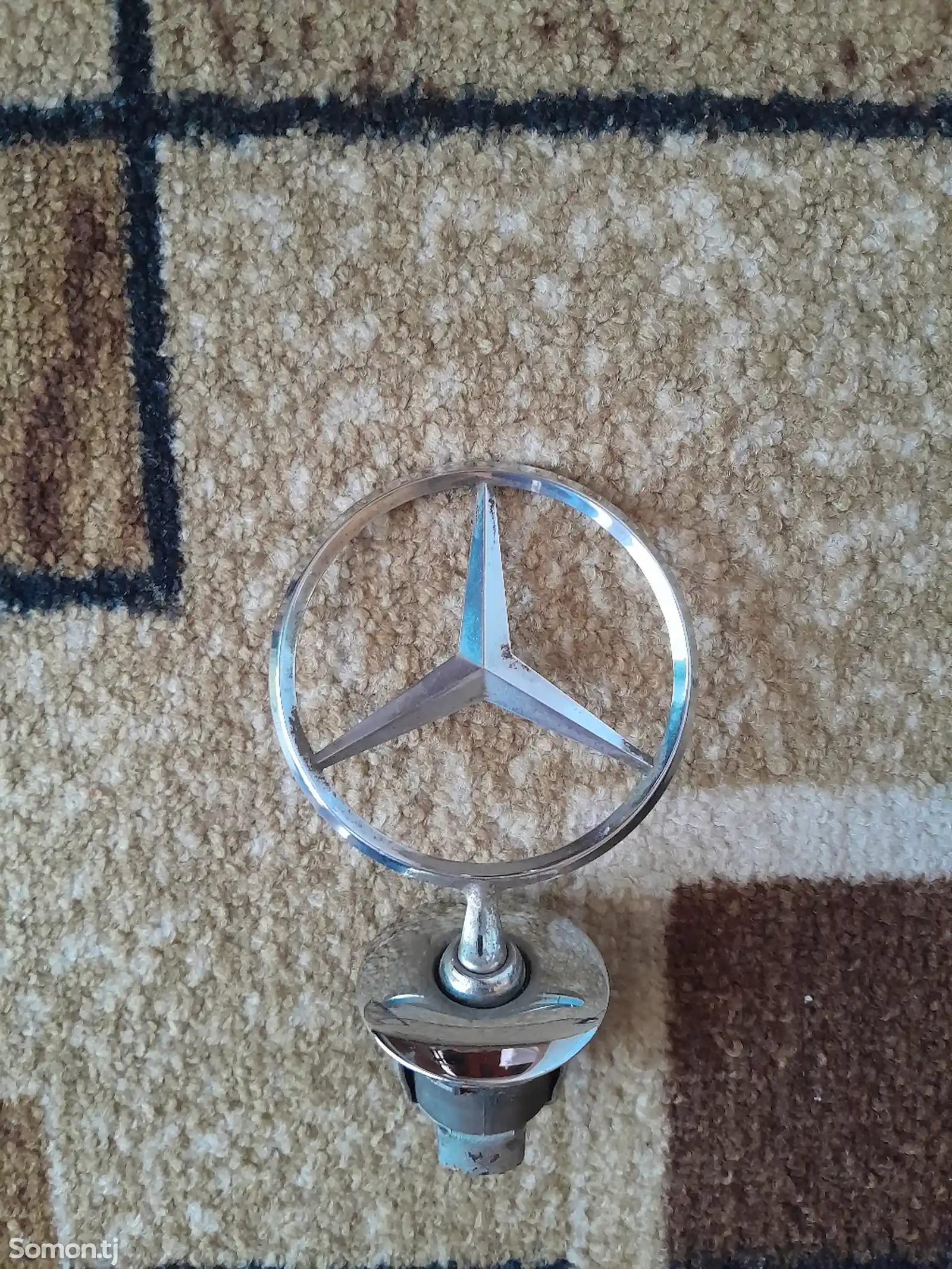 Значок от Mercedes-Benz-1
