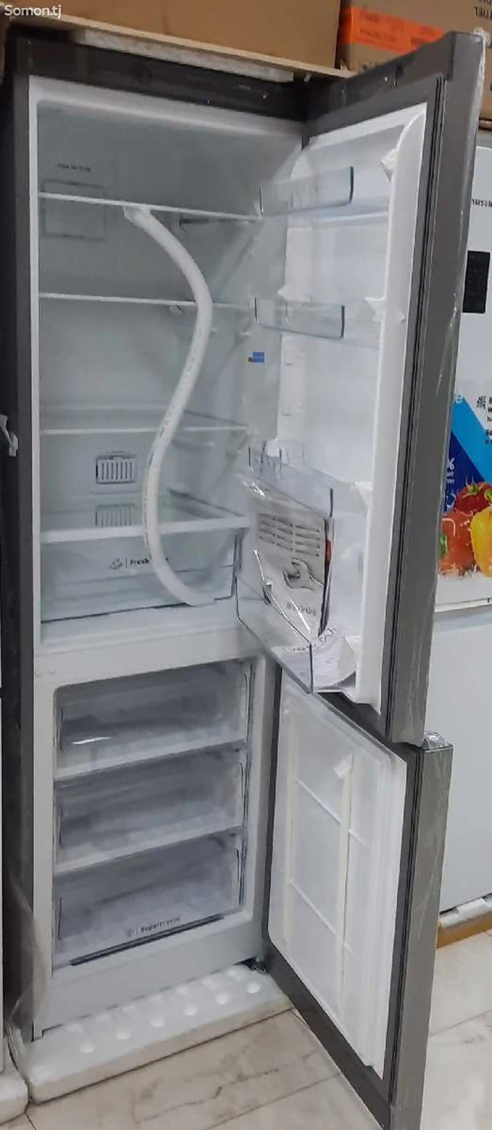 Холодильник indesit-2