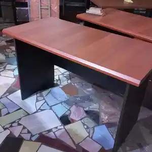 Письменный стол без тумбы