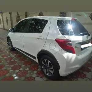 Toyota Vitz, 2015