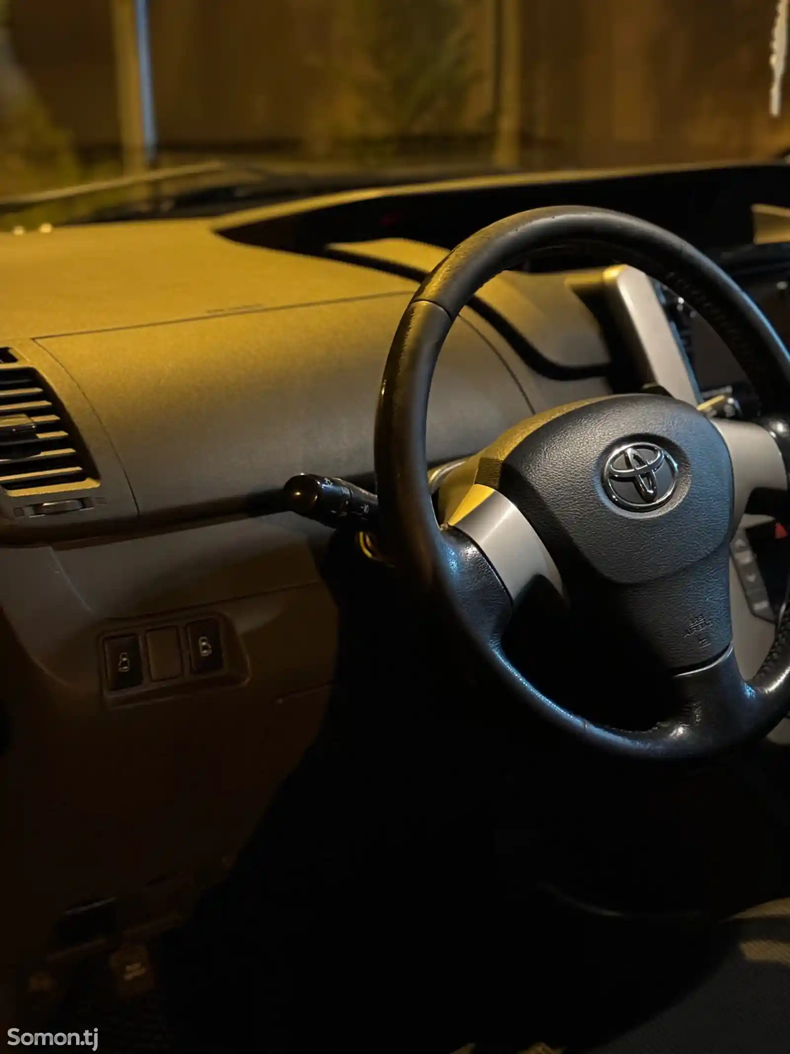 Toyota Voxy, 2008-16