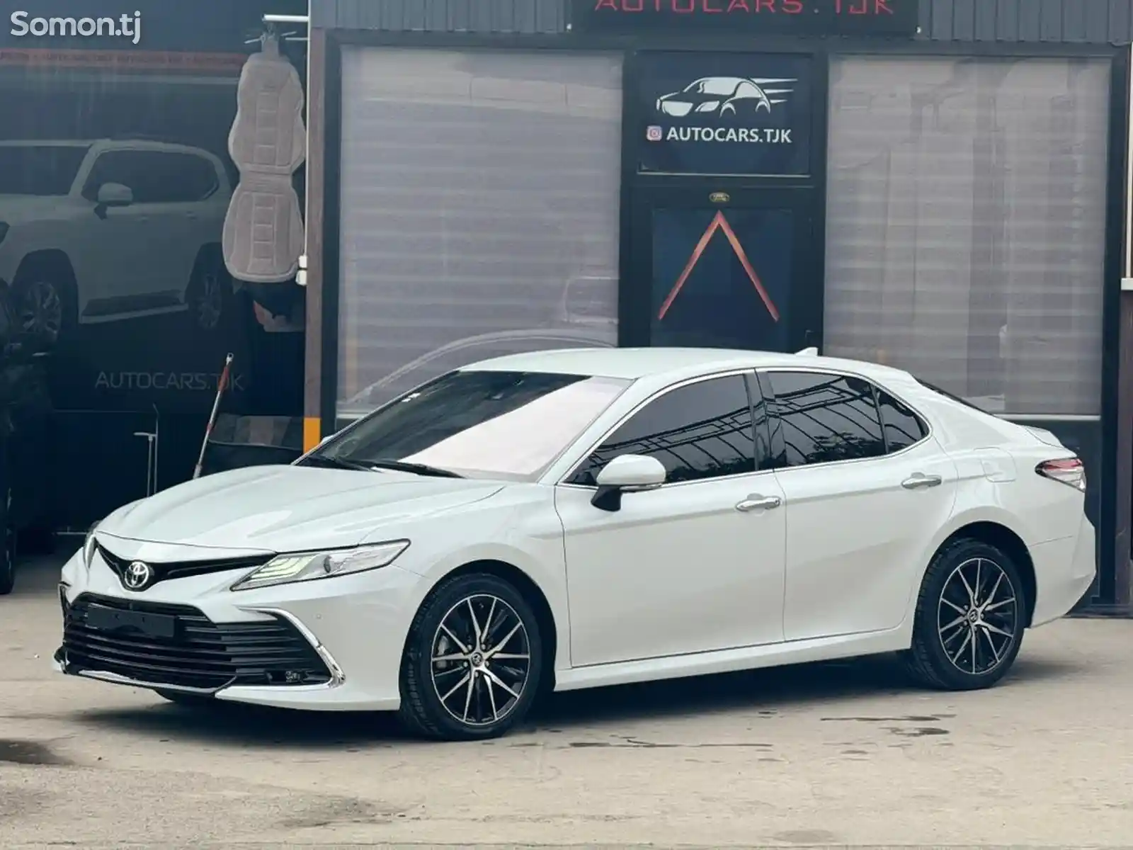 Toyota Camry, 2020-1