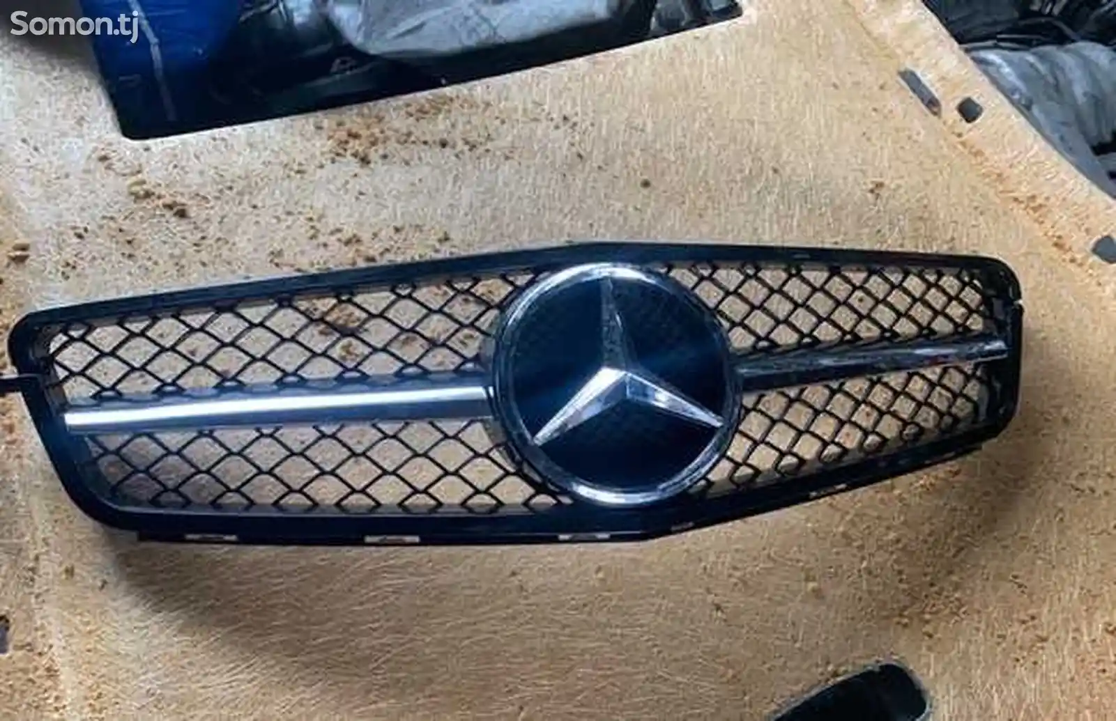 Решетка радиатора от Mercedes-Benz W204 AMG-4