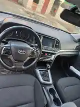 Hyundai Elantra, 2017-10