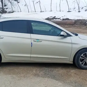 Hyundai Elantra, 2017