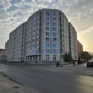 3-комн. квартира, 6 этаж, 237 м², 8 мкр