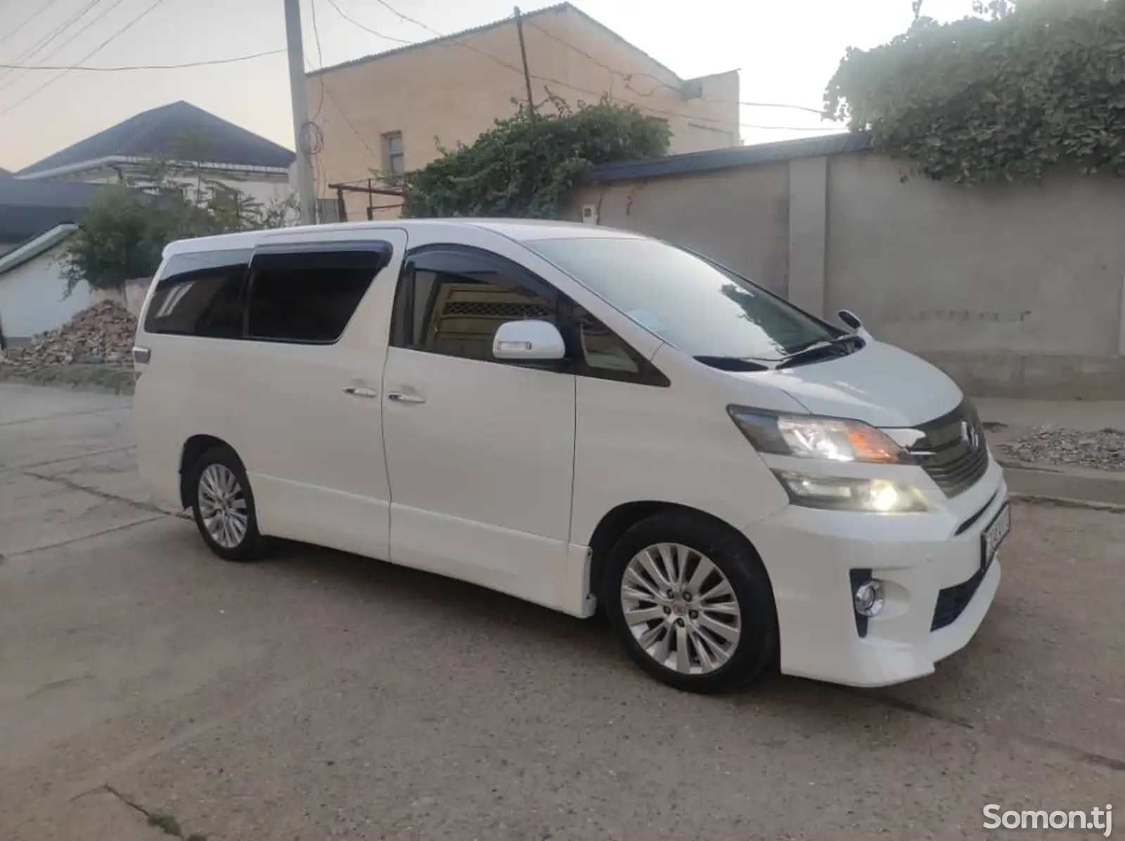 Toyota Voxy, 2014-2