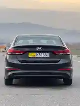 Hyundai Elantra, 2017-4