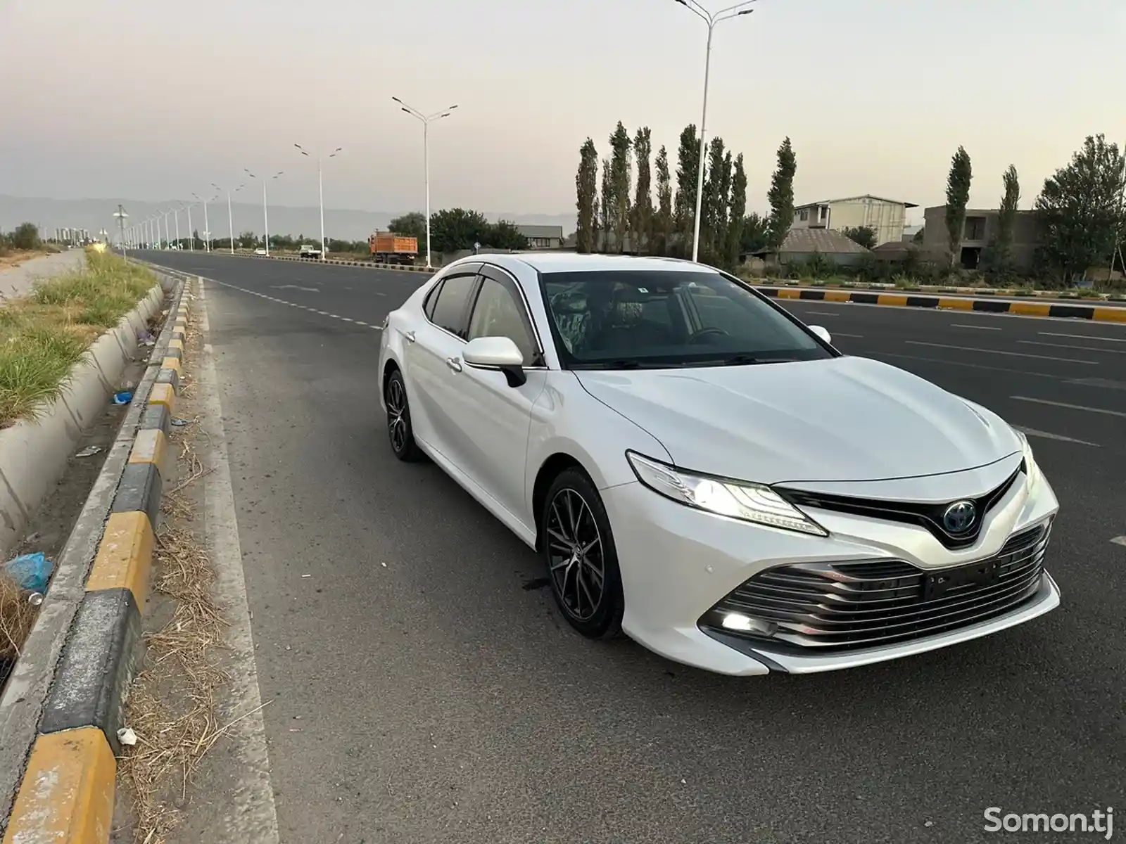 Toyota Camry, 2018-1