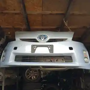 Бампер от Toyota Prius
