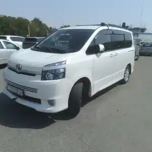 Toyota Voxy, 2008