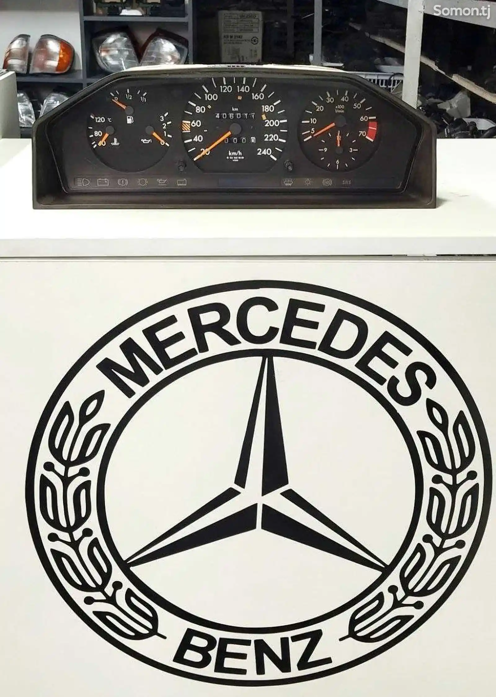 Приборная панель от Mercedes-Benz W124-1