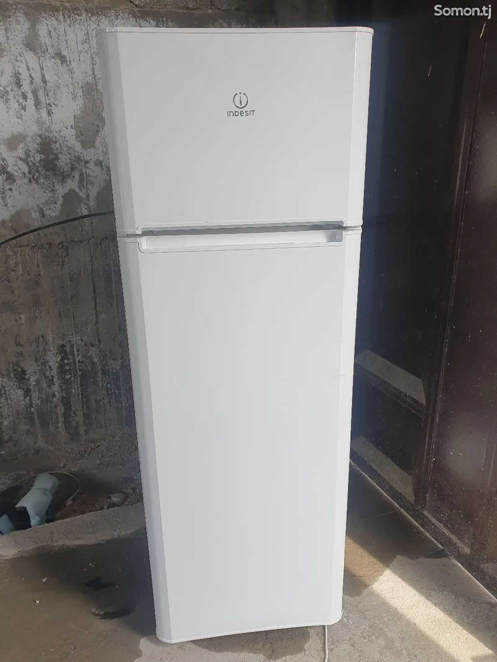 Холодильник indesit-1