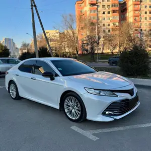 Toyota Camry, 2018