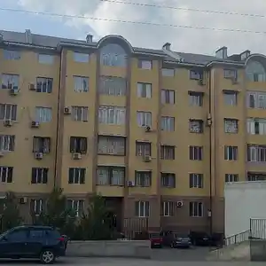 3-комн. квартира, Цокольный этаж, 90 м², 20 мкр