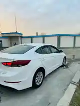 Hyundai Elantra, 2017-5