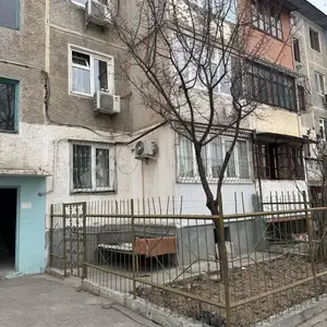 3-комн. квартира, 1 этаж, 60 м², 33 мкр