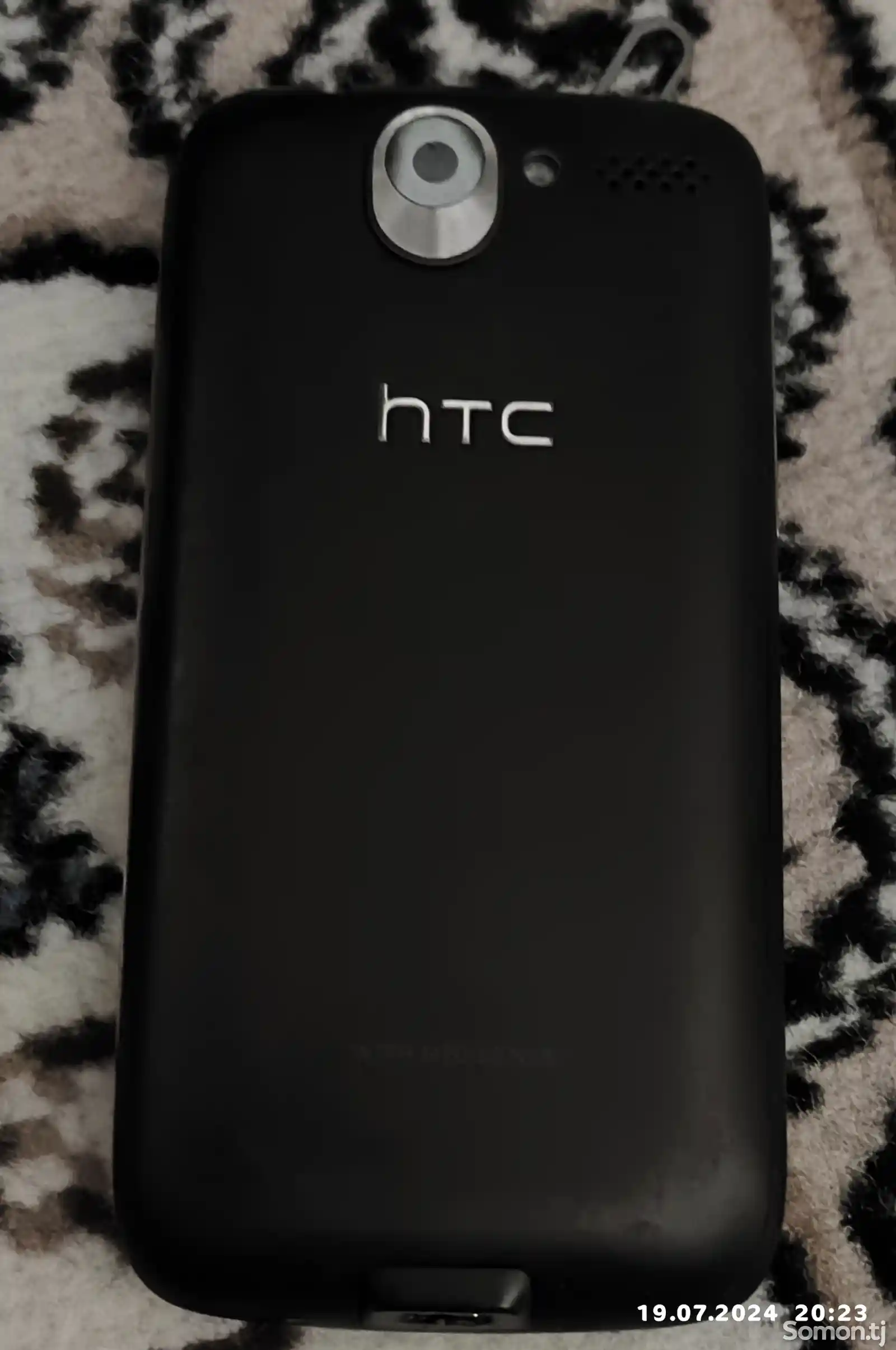 Телефон HTC-4