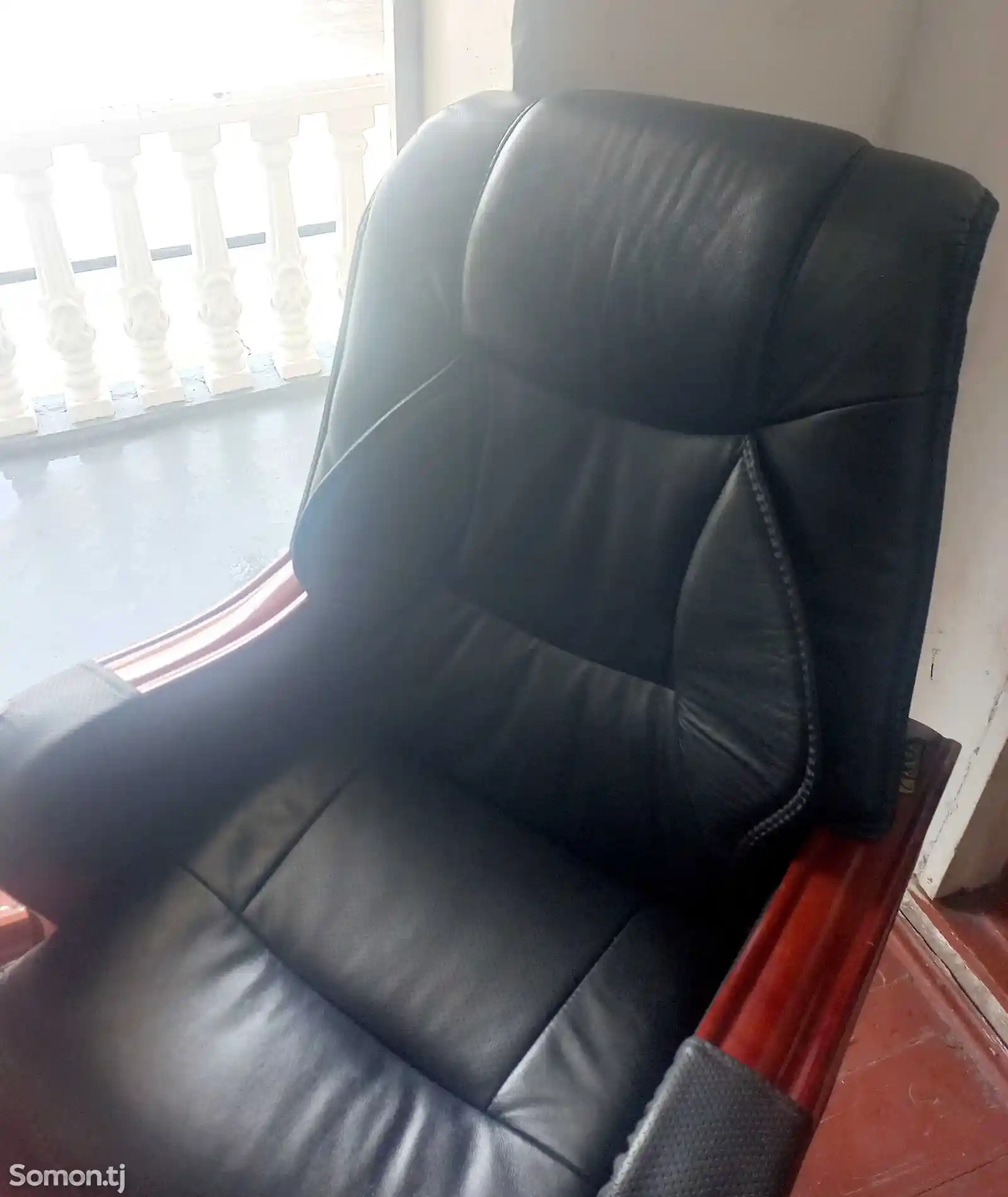 Кожаное Кресло-1
