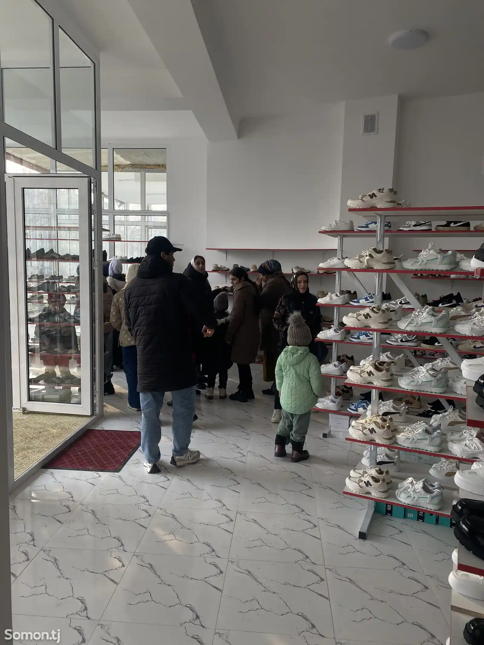 Магазин женской и детской обуви-7
