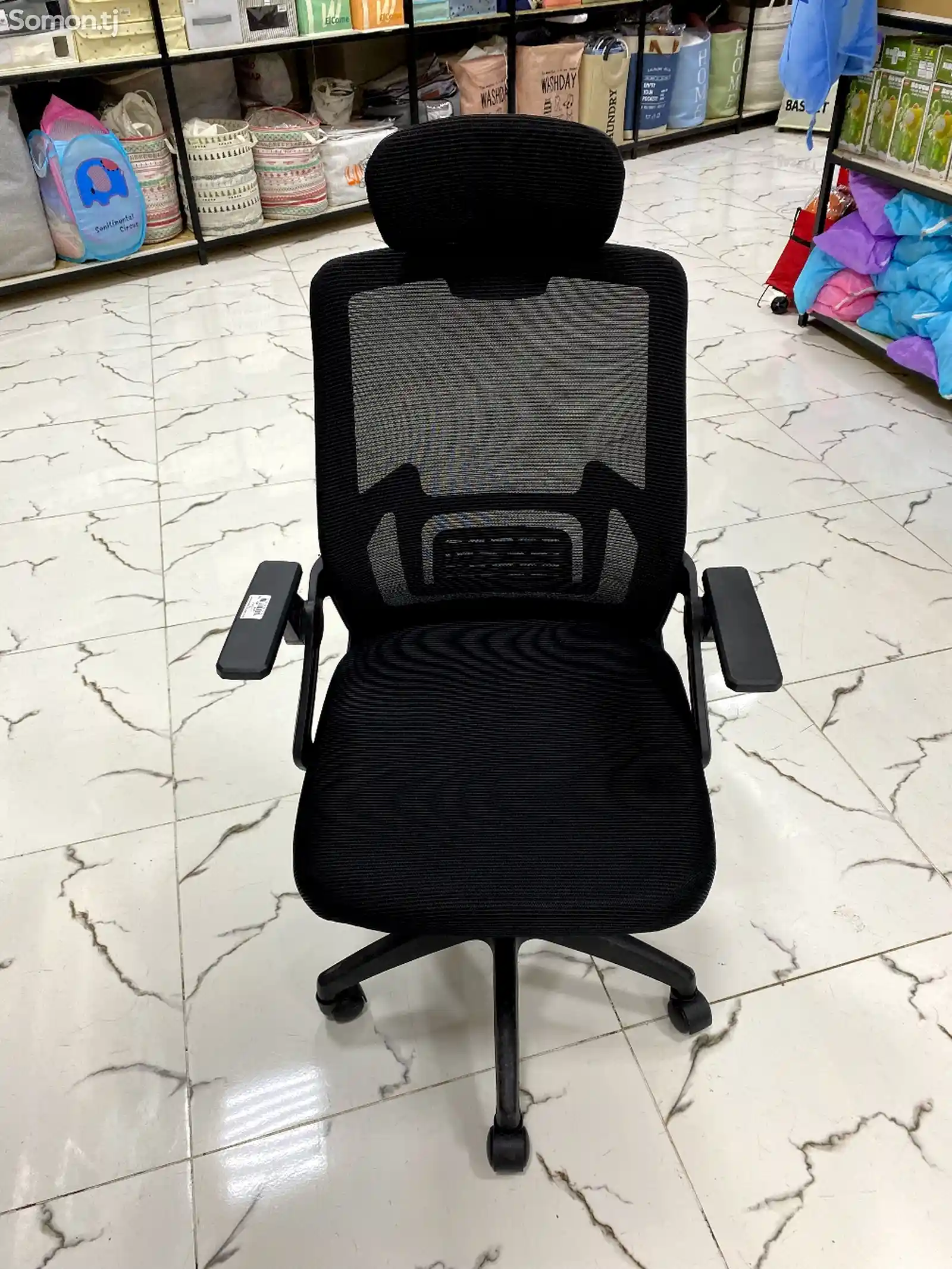 Кресло офисное с подголовником-1