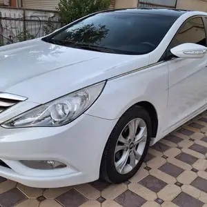 Hyundai Sonata, 2010