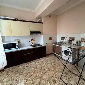 3-комн. квартира, 8 этаж, 70м², 19мкр