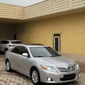 Toyota Camry, 2011