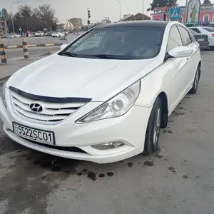 Hyundai Sonata, 2011