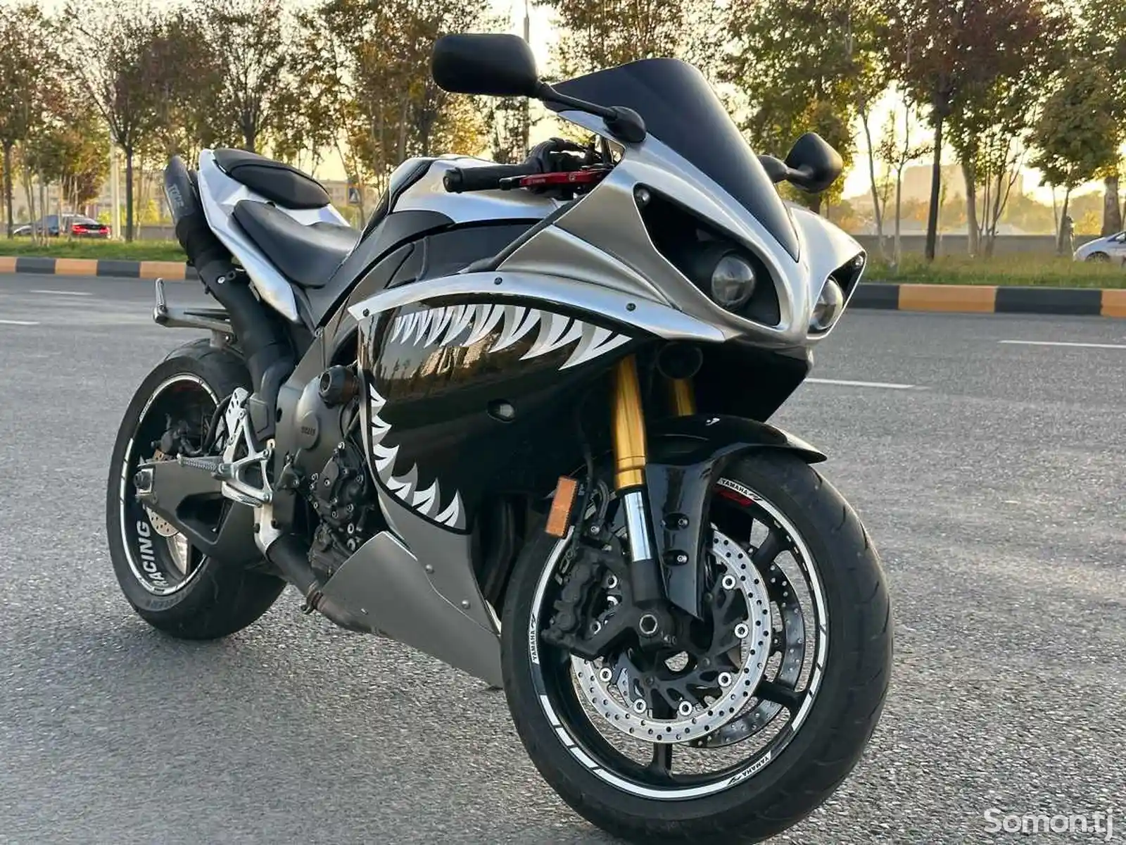 Мотоцикл Yamaha R1-1