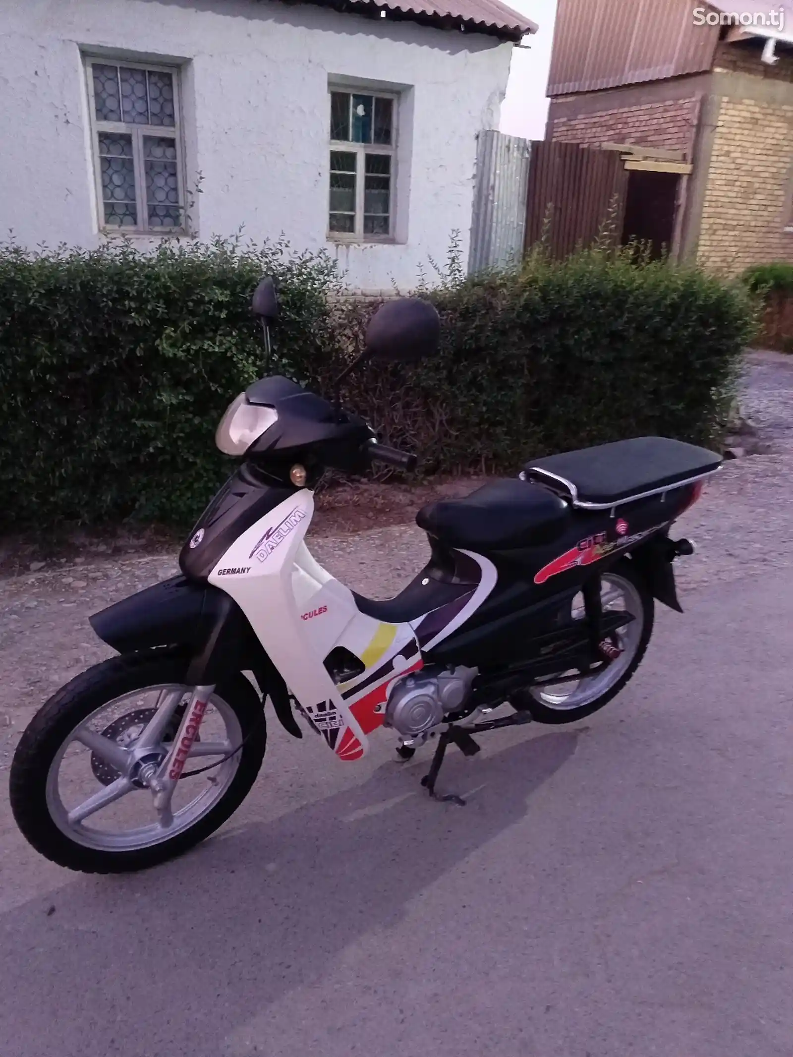Скутер Daelim-10