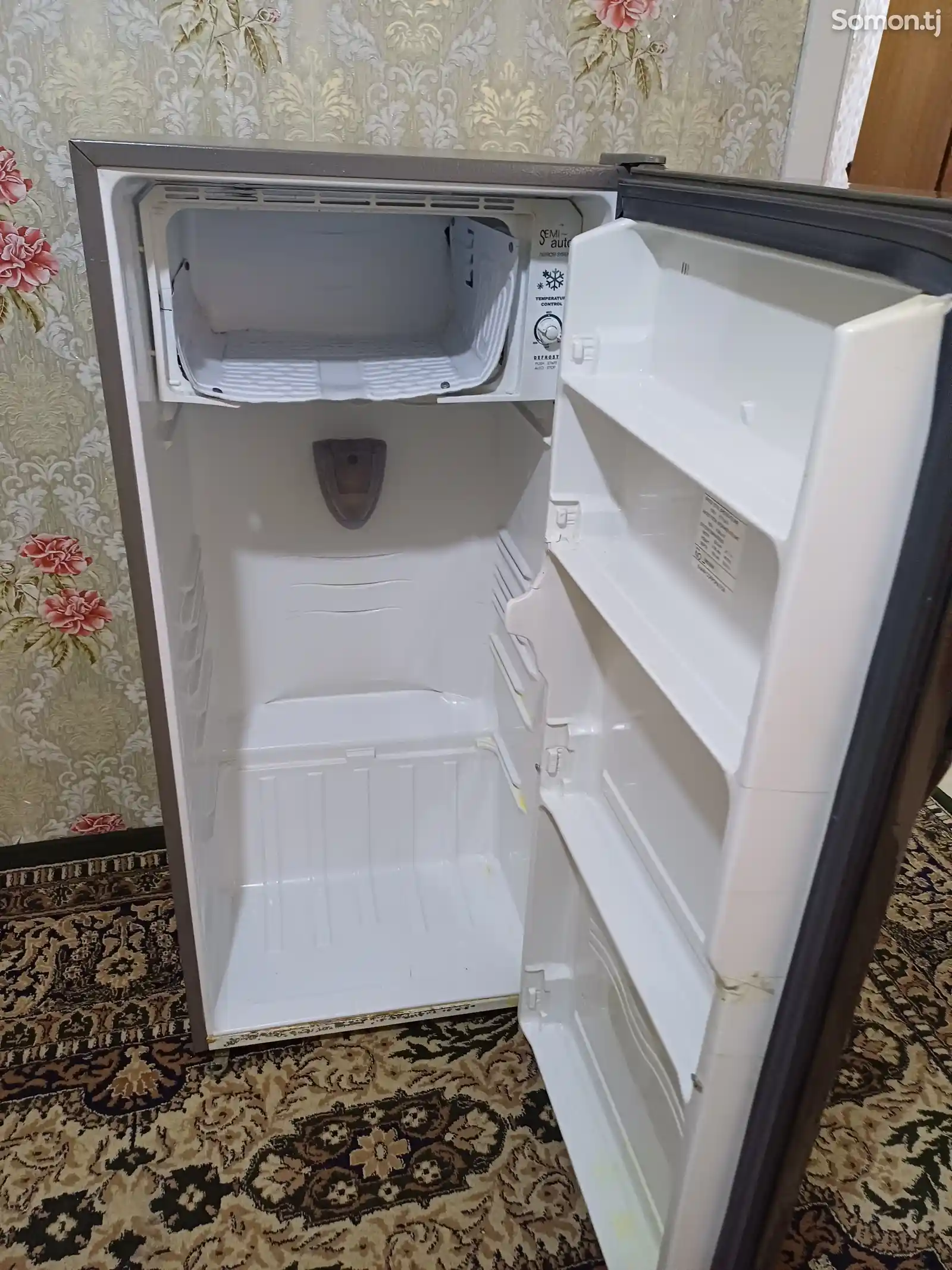 Холодильник Sharp-1