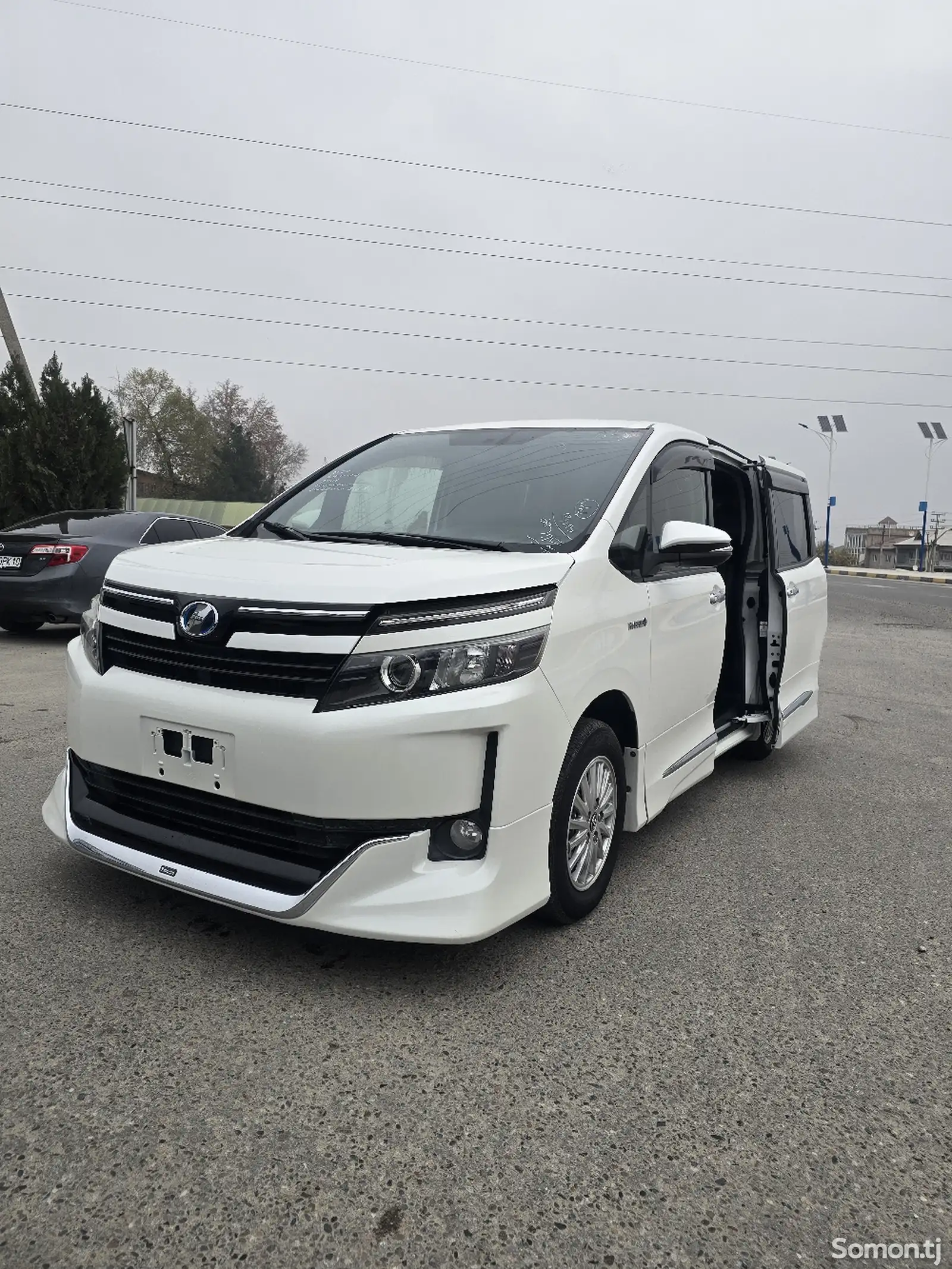 Toyota Voxy, 2014-1