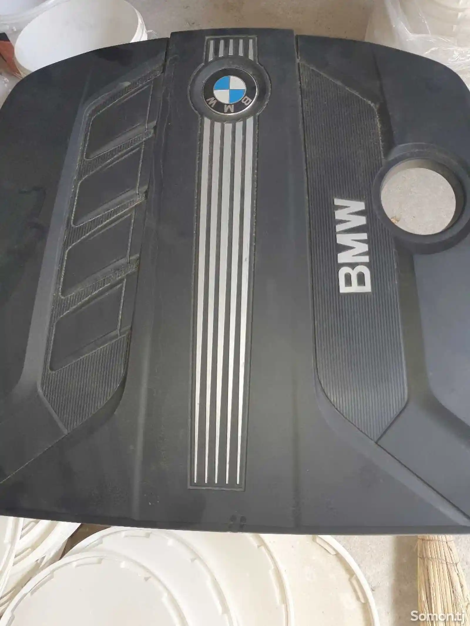 Крышка двигателя BMW-1
